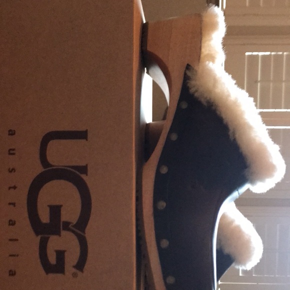 UGG Clogs dark brown with fur inside - Picture 3 of 3